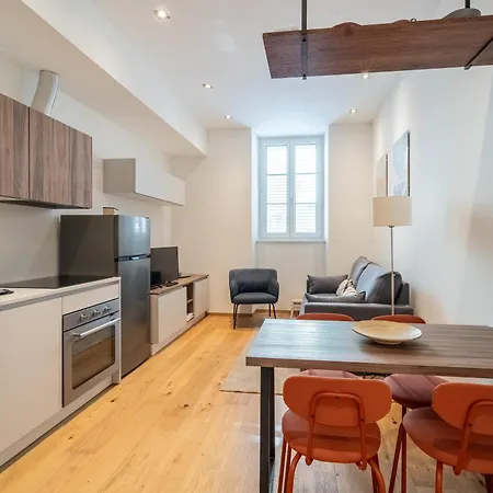 Guesthost - Palazzo Machiavelli - Elegant X4 Apartament *