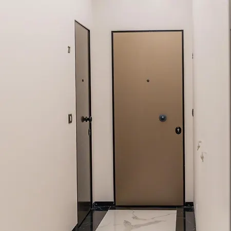 Guesthost - Palazzo Machiavelli - Elegant X4 Apartament Triest