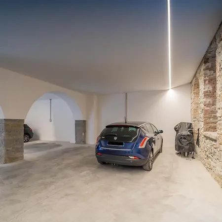 Guesthost - Palazzo Machiavelli - Elegant X4 Apartament Triest