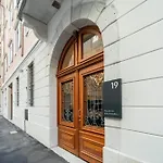 Guesthost - Palazzo Machiavelli - Elegant X4 Apartment Triest