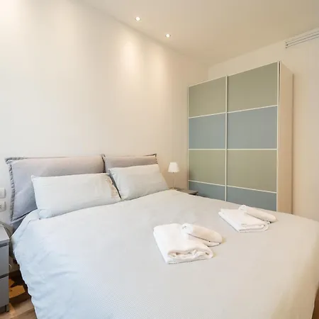 Guesthost - Palazzo Machiavelli - Elegant X4 Apartment Triest